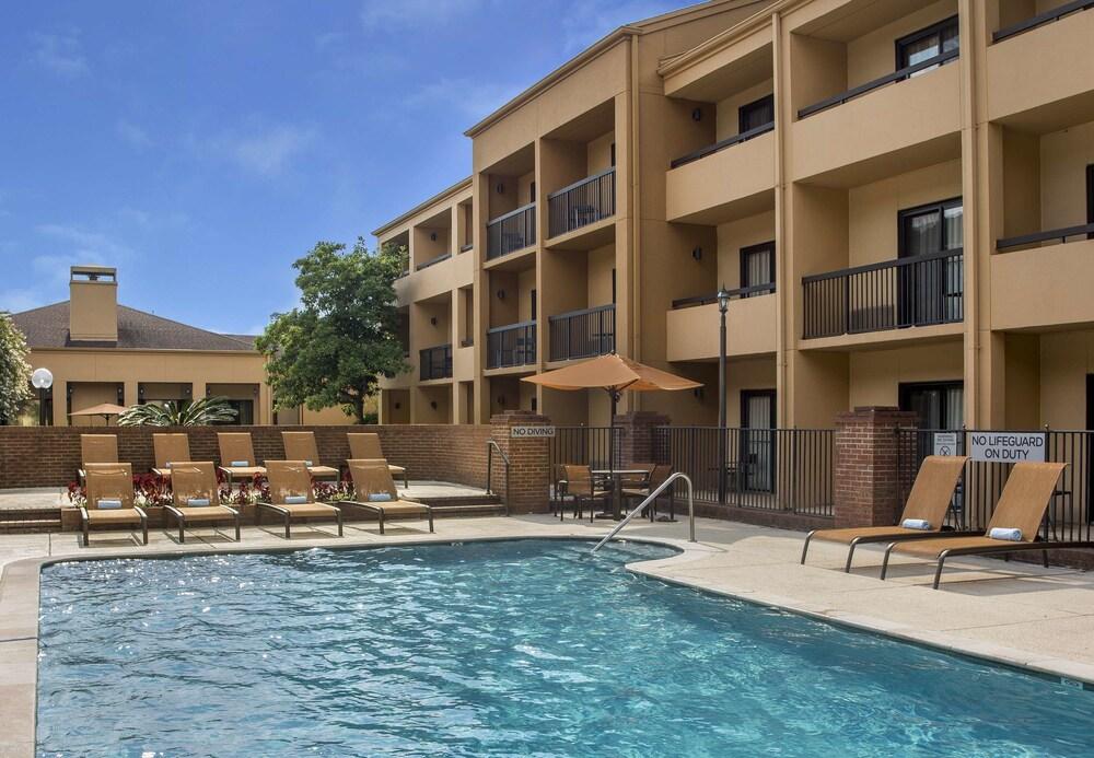 Отель Courtyard By Marriott Baton Rouge Acadian Centre/Lsu Area Экстерьер фото